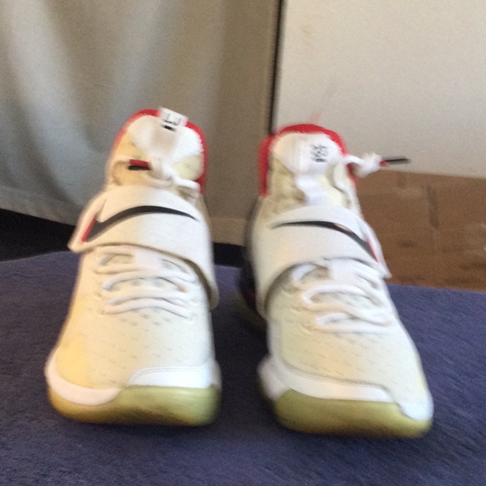 Kids White and Red Athletic Shoes - Brand Unknown